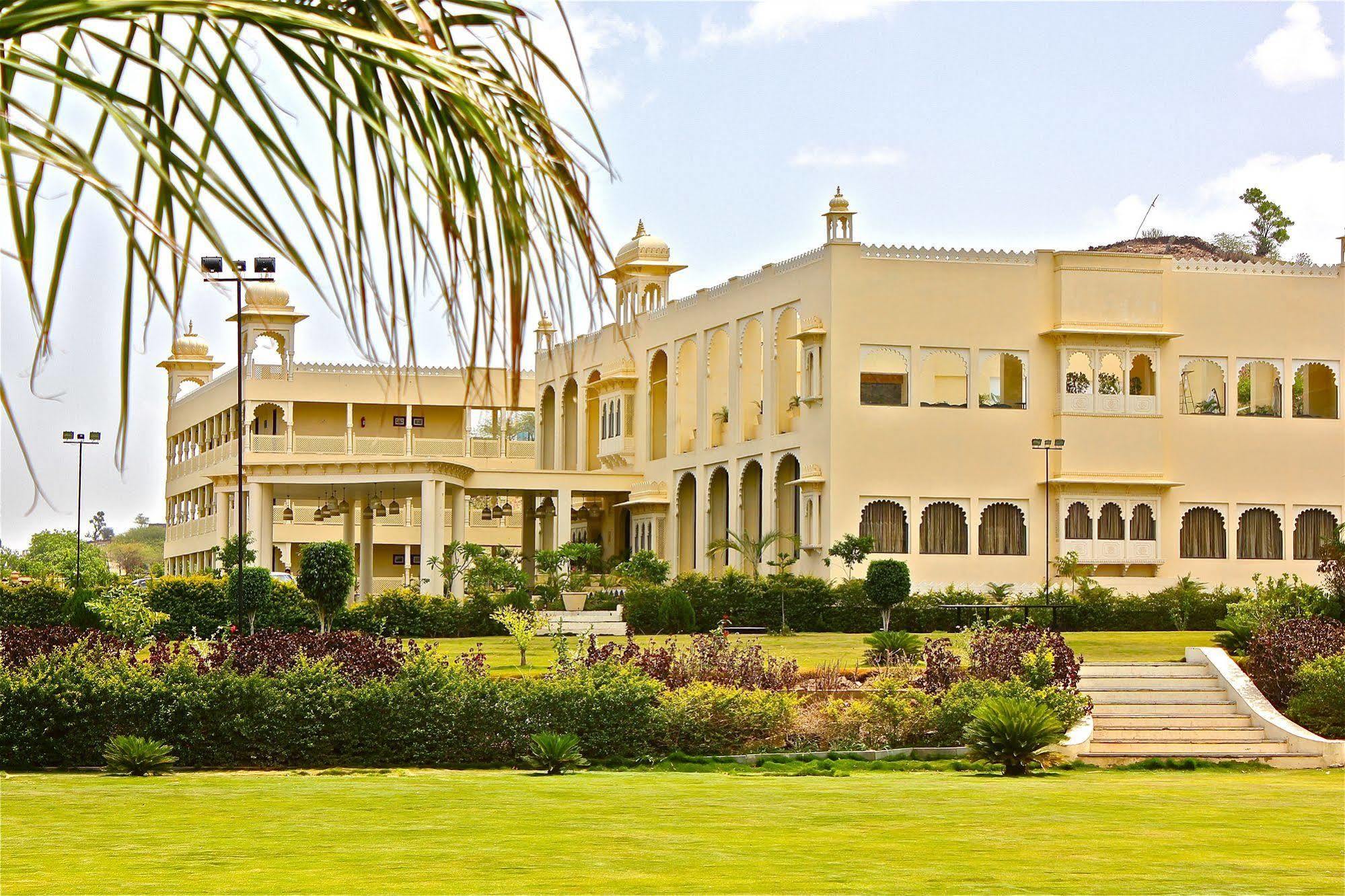 Club Mahindra Udaipur Hotel Luaran gambar