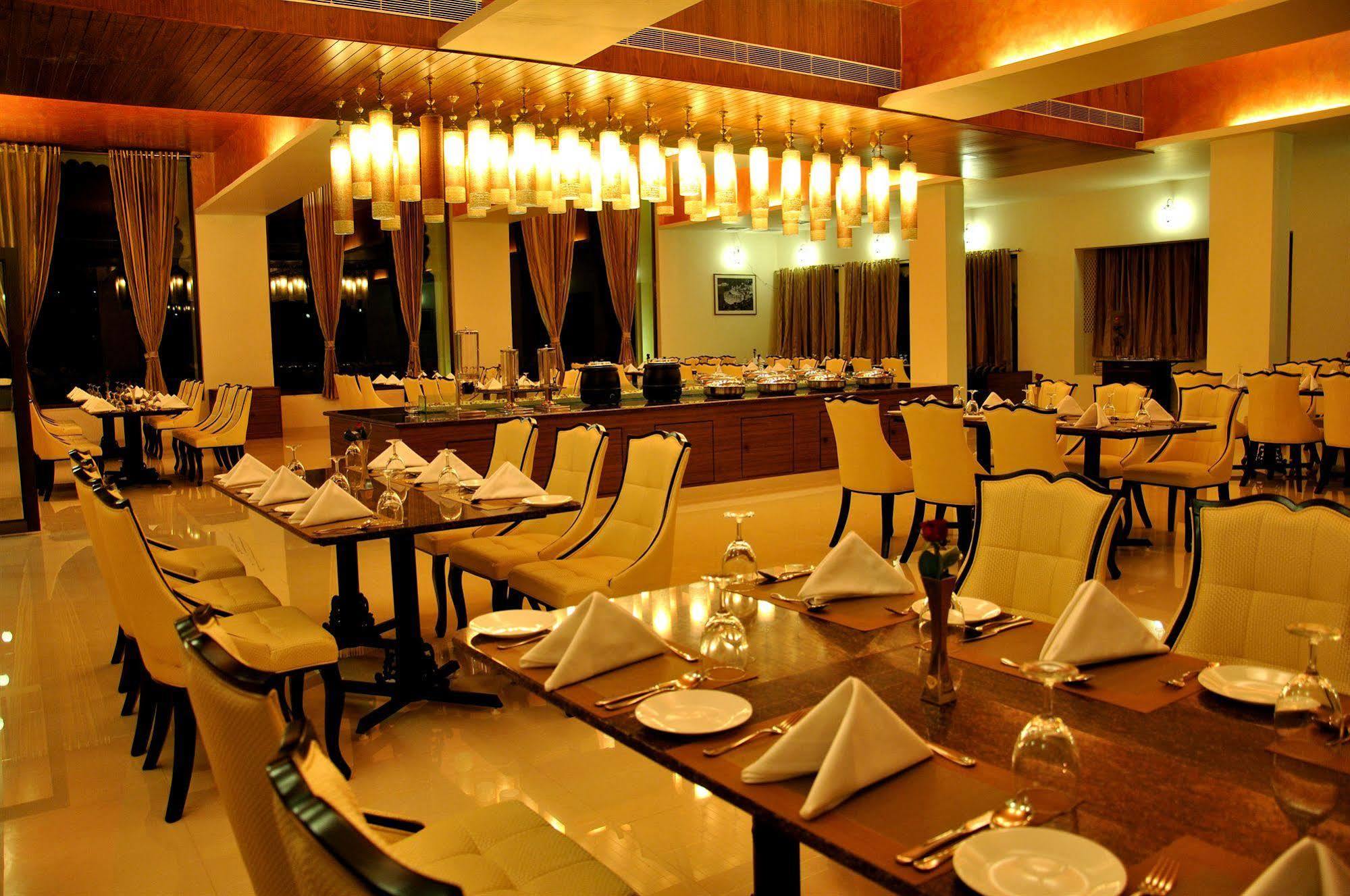 Club Mahindra Udaipur Hotel Luaran gambar